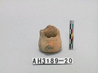 藏品(紅色夾砂單把小陶罐)的圖片